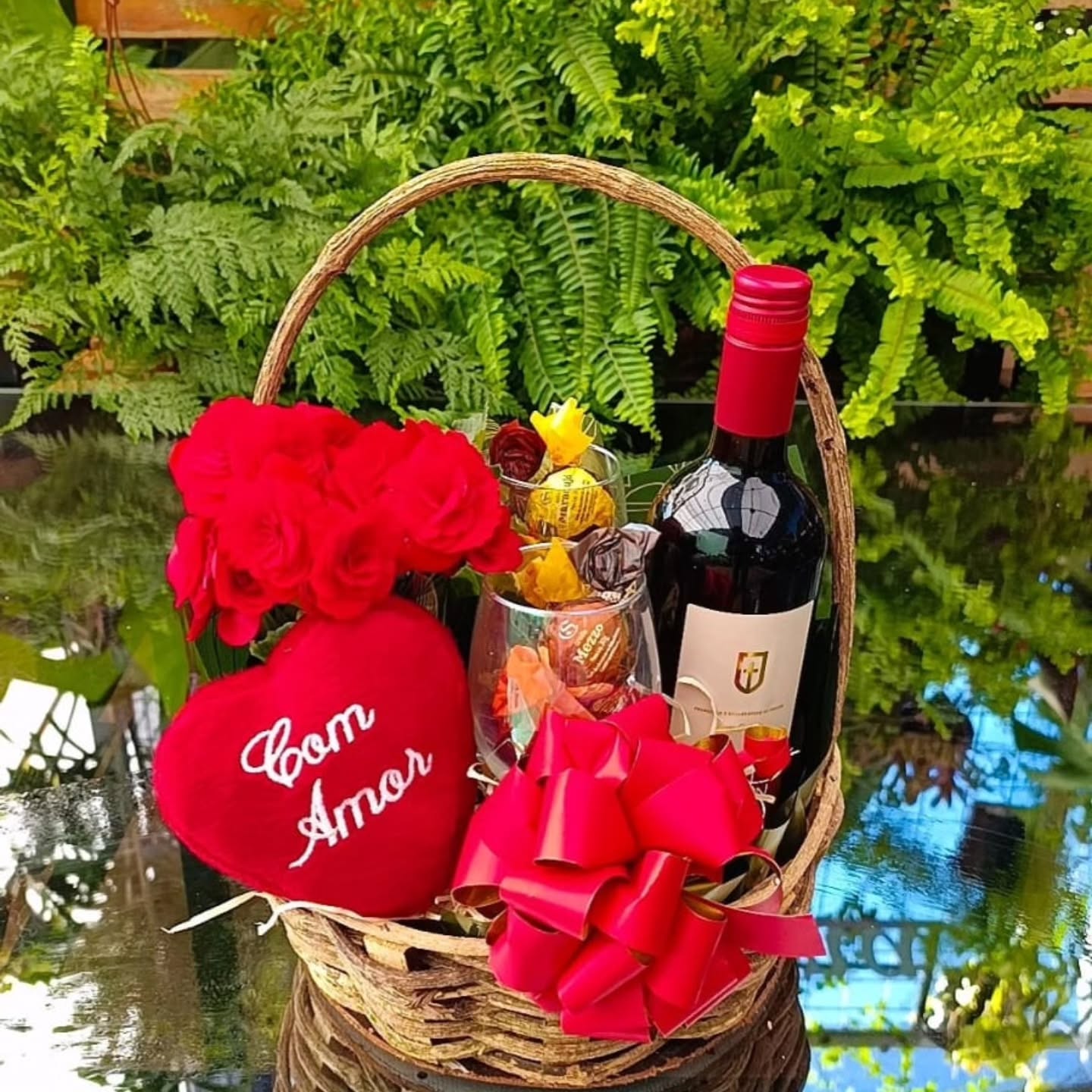 Arranjo de rosas vermelhas para presente em Dourados MS